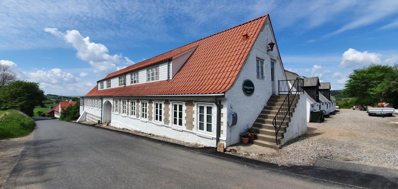 Bed and Breakfast Hos Molsgaarden Knebel Екстер'єр фото